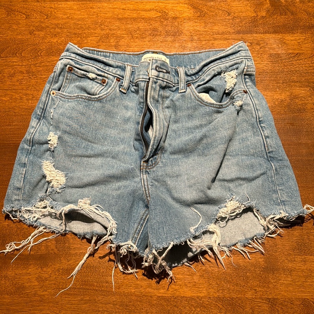 Abercrombie and Fitch 4” Hi Rise mom short